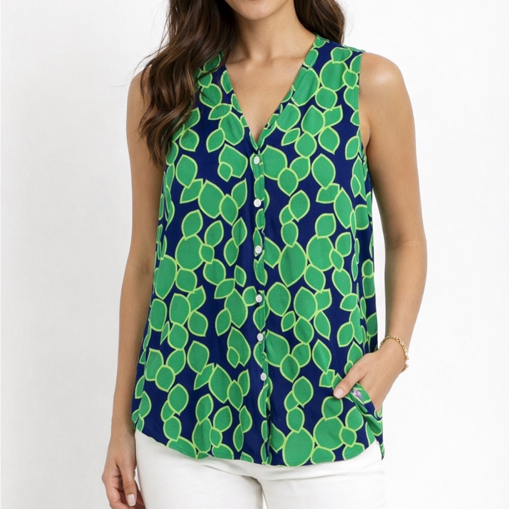 Escapada sleeveless V-neck button down top